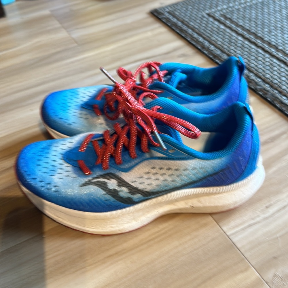 Women’s size 8 Saucony Chicago Endorphin speed 2.